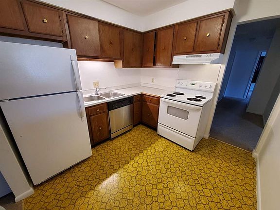 3rd image of 709 Jackson St APT 4