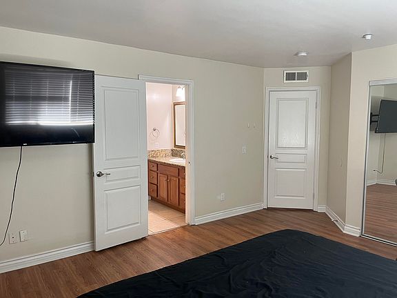 4th image of 1132 N Broadway Unit 15