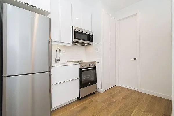 Rented by REAL New York | media 3