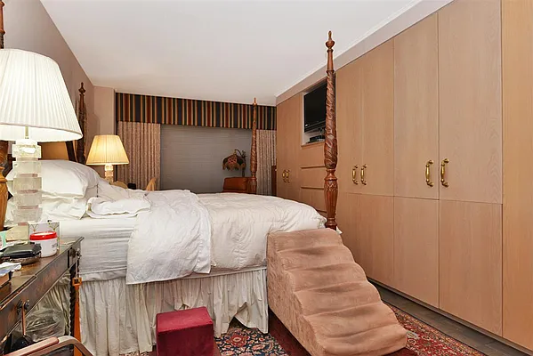 Sold by RE MAX Team | media 10