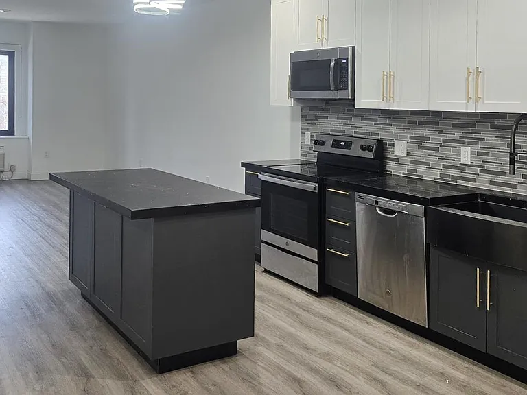 211 Baldwin Ave #403 — Photo 22