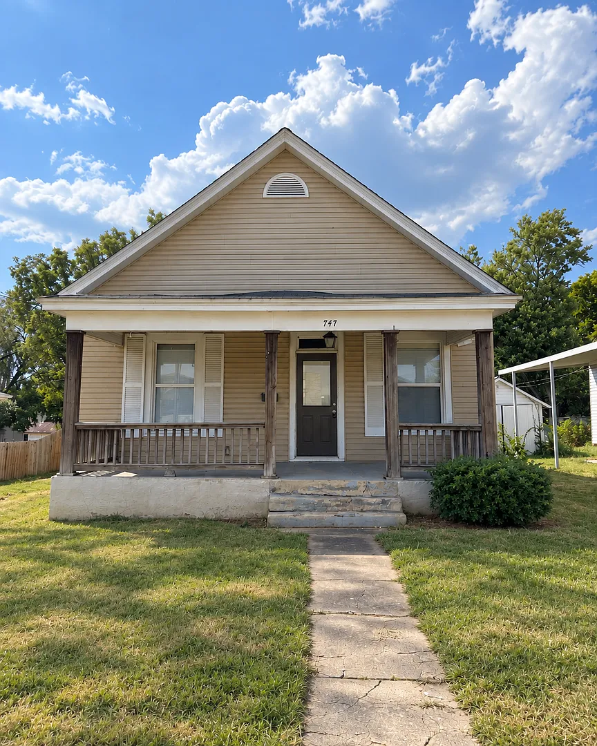 Cozy 2 Bed, 1 Bath Home For Rent! — Photo 1