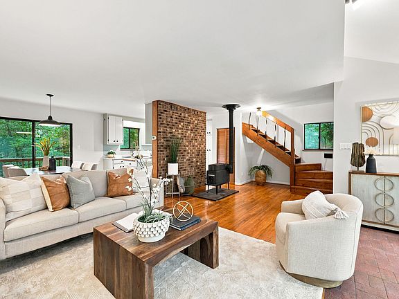 3rd image of 612 Cedar Brook Way