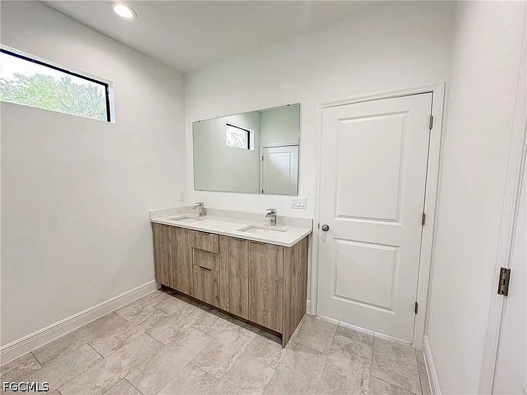 5028 W Tradewinds Cir — Photo 9