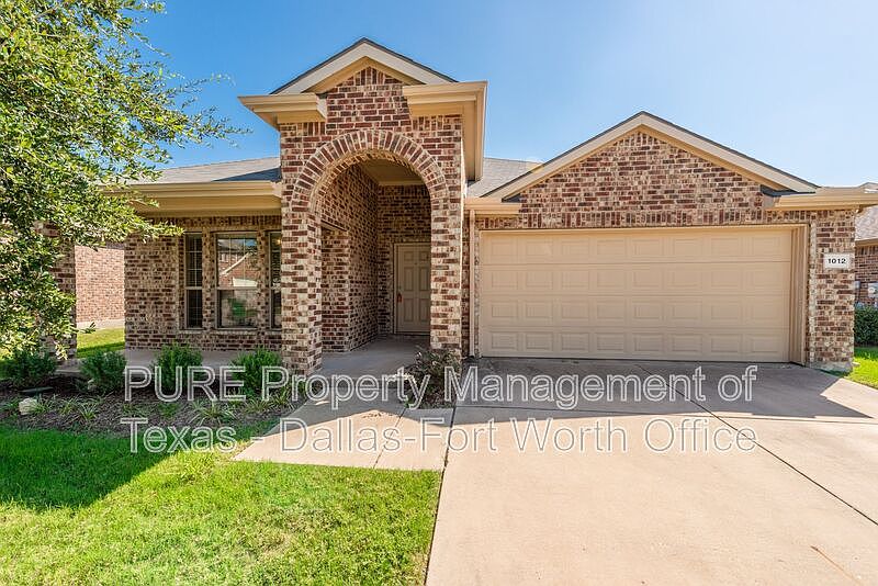 1st image of 1012 Lake Hollow Dr