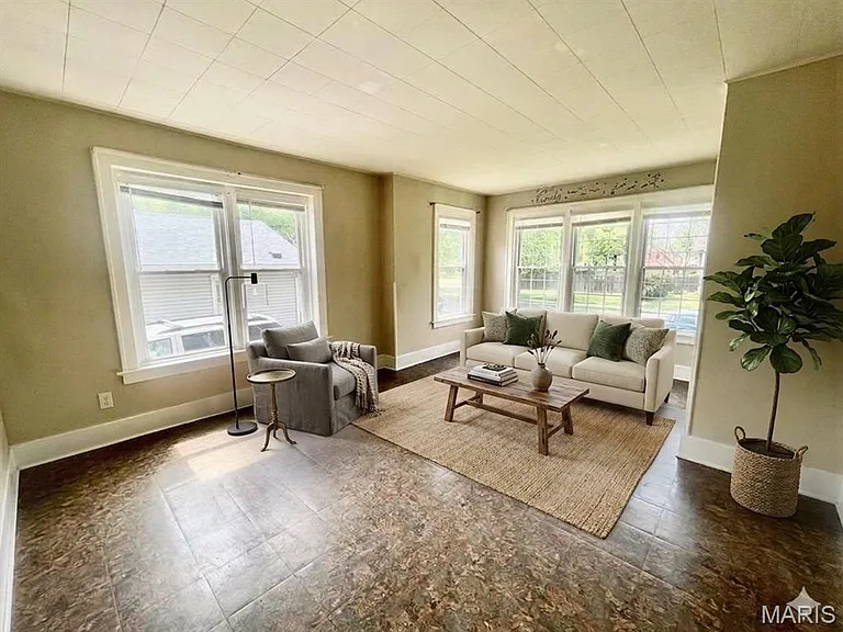 2406 Edison Ave — Photo 9