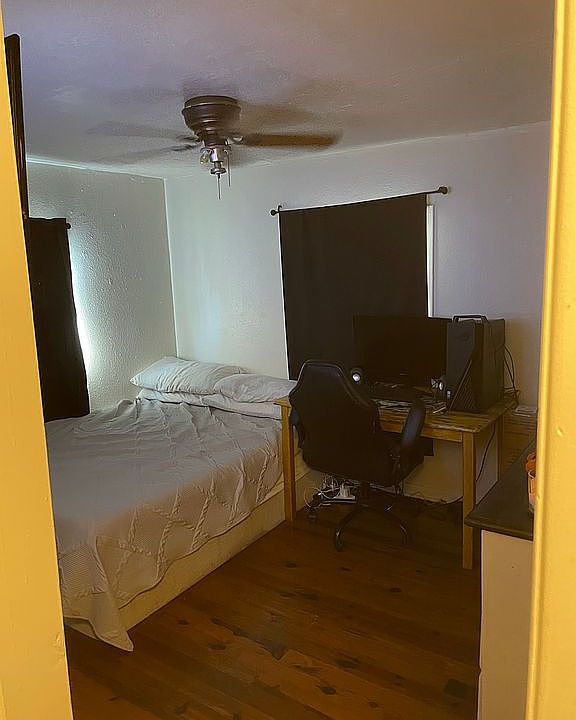 1st image of 3106 42nd St
