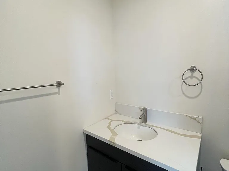 1185 N Kenmore Ave #27 — Photo 7