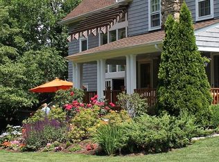 8 Armstrong Ln, Riverside, CT 06878