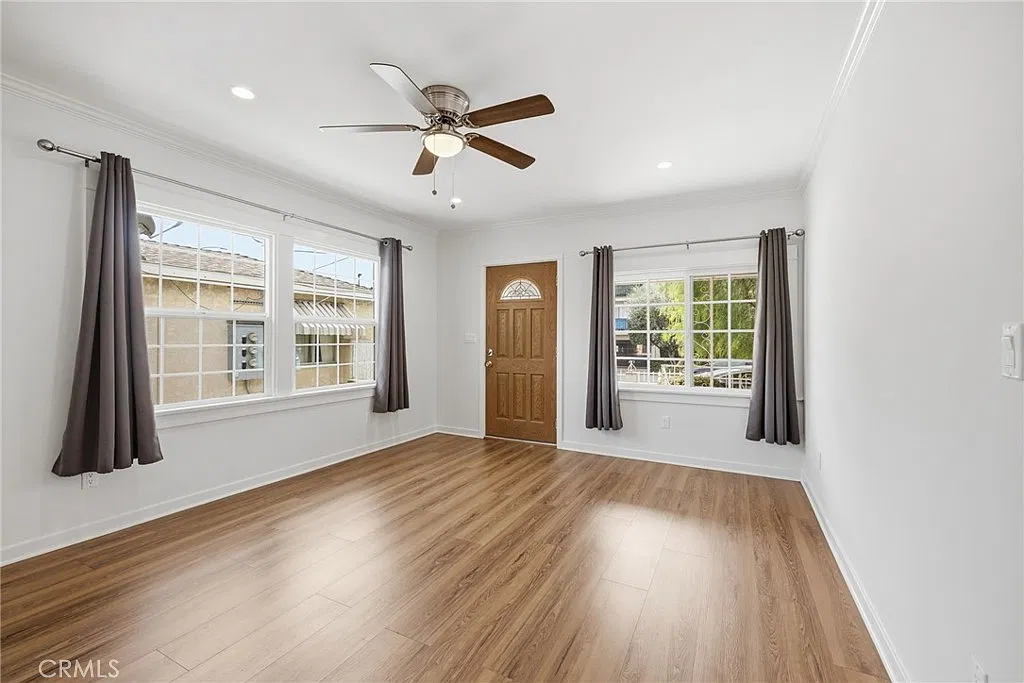 1 bed, 942 sqft, $2,050 — Photo 3