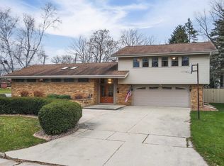 1600 S Hillcrest Dr, Appleton, WI 54914