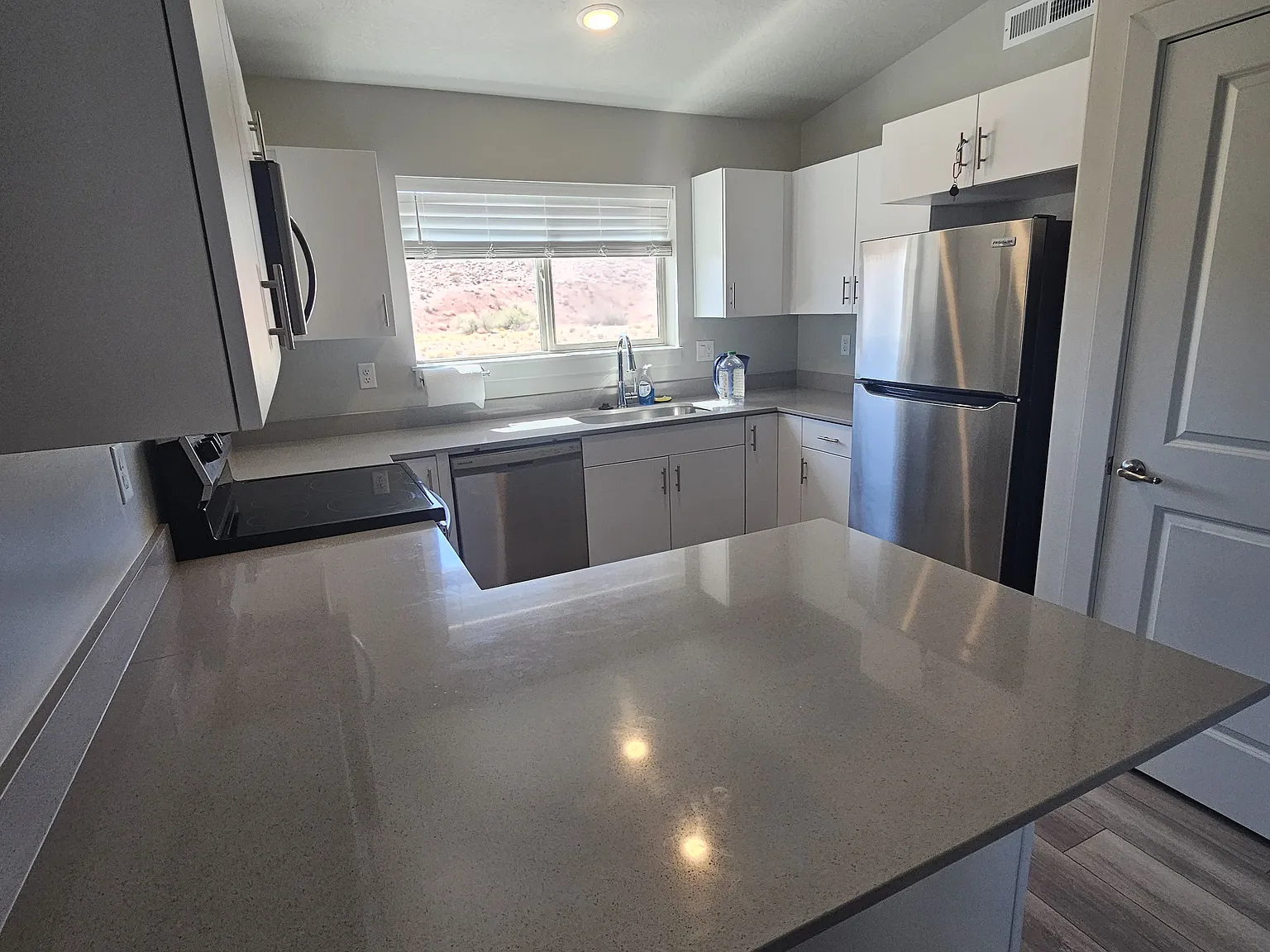 2 bed, 903 sqft, $1,595 — Photo 2