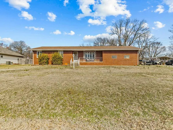 106 W College Street, Ash Grove, MO 65604