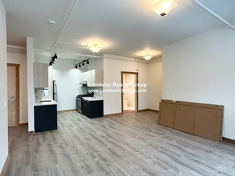4611 S Ellis Ave #204 — Photo 2