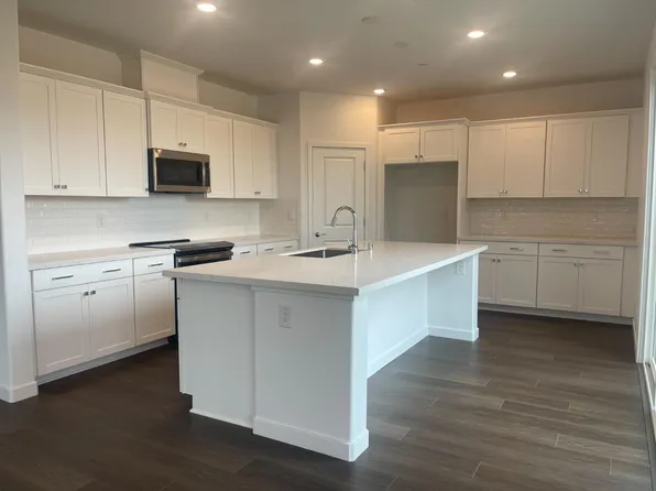 8748 Spring Fern Way, Elk Grove, CA 95624