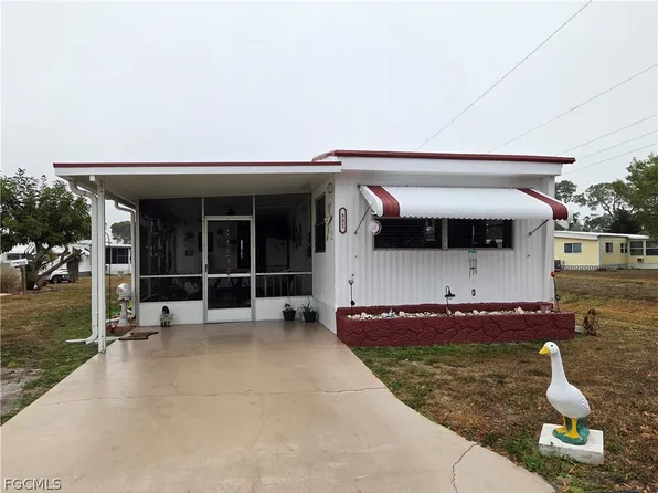 881 Homestead Dr, North Fort Myers, FL 33917