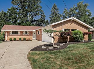 5050 Douglas Dr, North Olmsted, OH