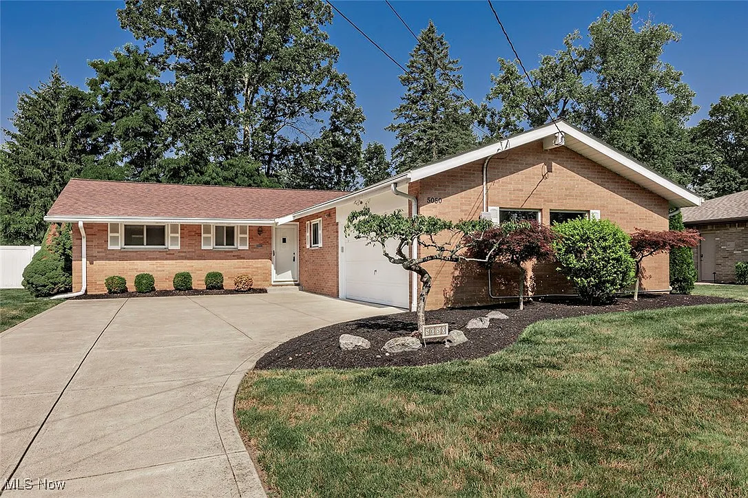 5050 Douglas Dr photo 1