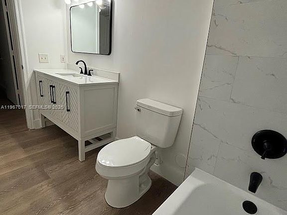 4th image of 460 S Park Rd #6110