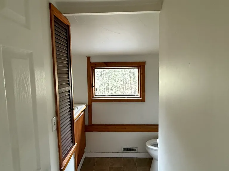 300 Amherst Rd — Photo 11