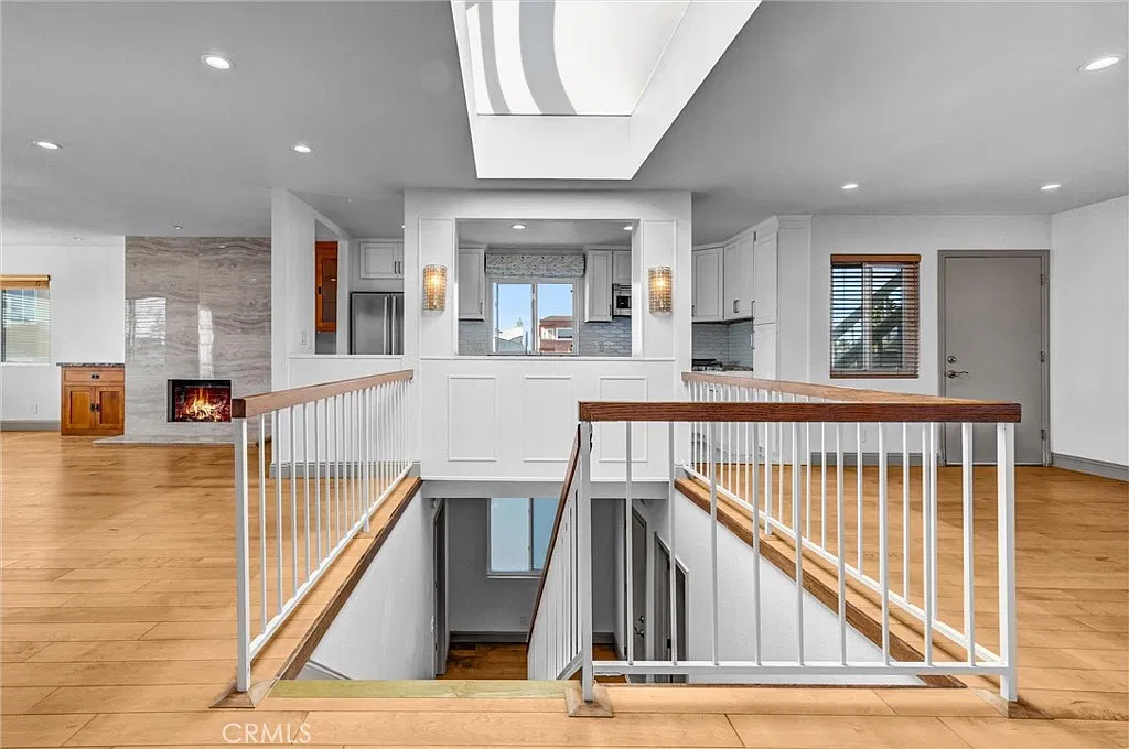 3 bed, 3.5 bath, 2015 sqft, $10,500 — Photo 3