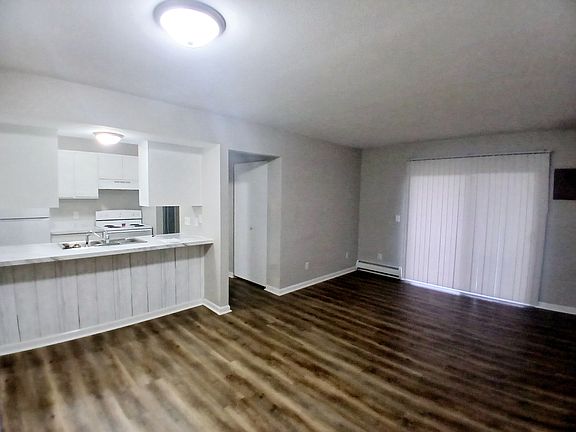 2nd image of 1050 Cato Ln