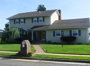 10 Vernon St, Parlin, NJ 08859