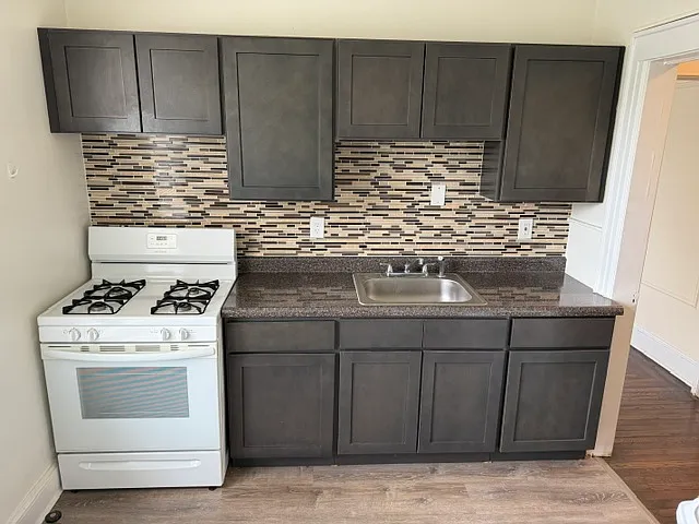 460 Franklin Ave — Photo 2