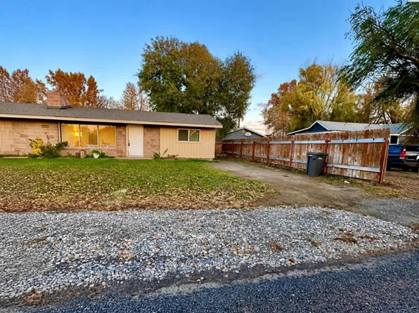 1911 & 1909 S Beech St, Kennewick, WA 99337