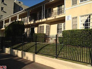 2nd image of 1044 Menlo Ave