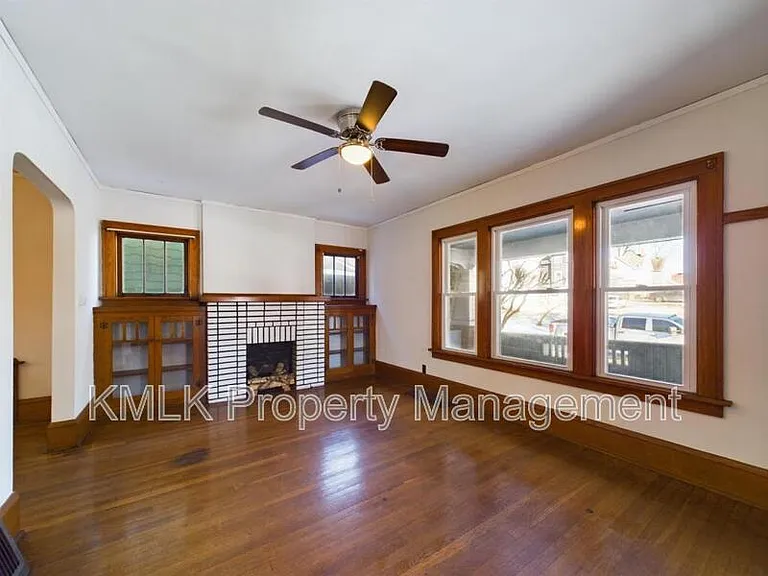 524 Allyn St — Photo 10