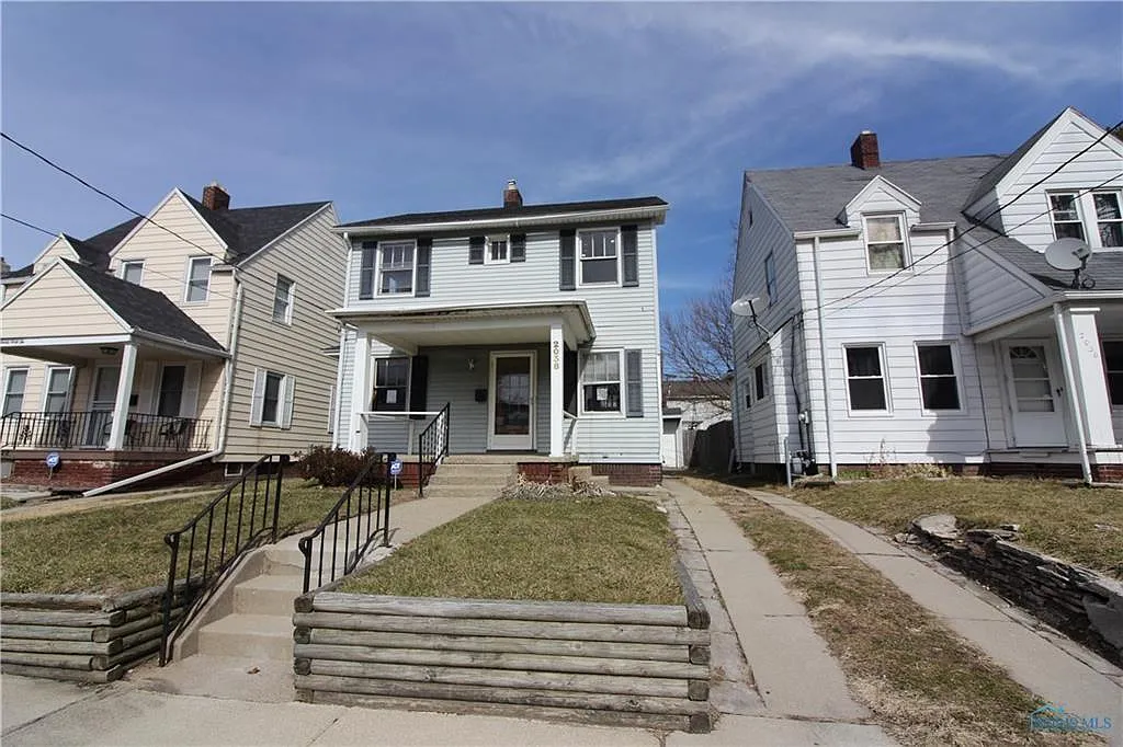 3 bed, 1230 sqft, $1,300 — Photo 1