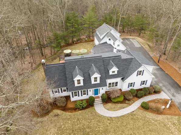 4 Canterbury Ln, North Reading, MA 01864