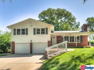 1113 Carriage Rd, Papillion, NE 68046