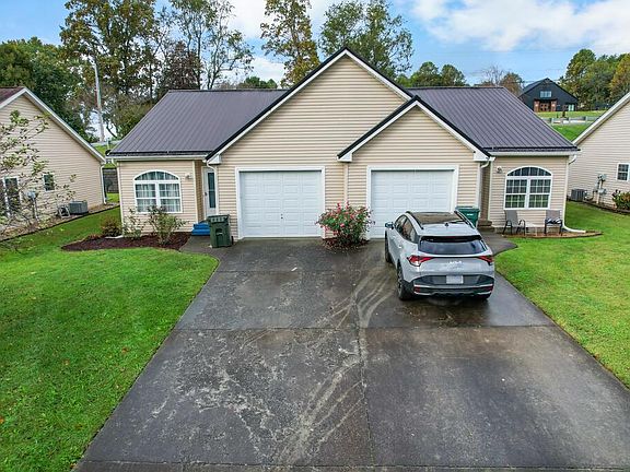 2nd image of 116 Willow Oak Ct