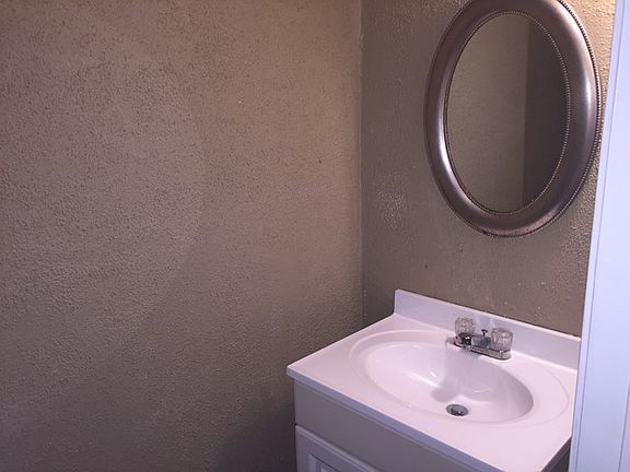 3rd image of 5140 Bayouview Ct