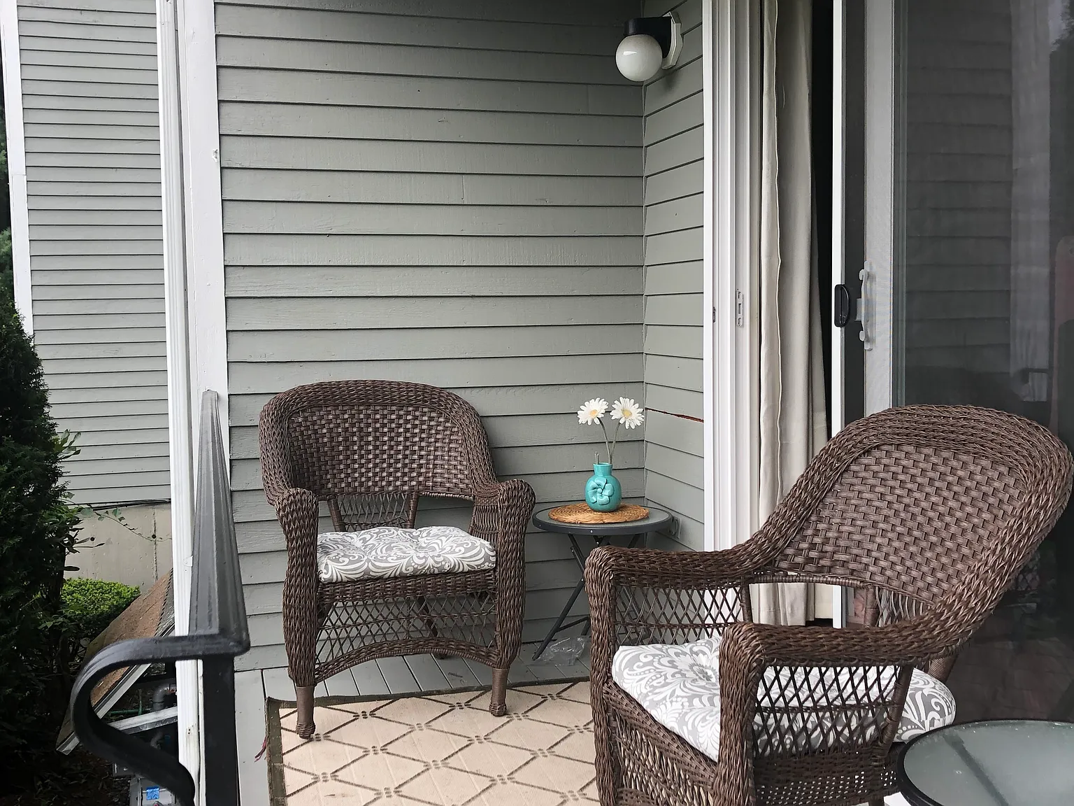 2 bed, 1054 sqft, $2,400 — Photo 3