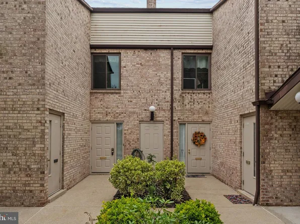 1704 Raintree Ln, Malvern, PA 19355