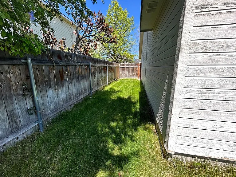 641 Heritage Park — Photo 25