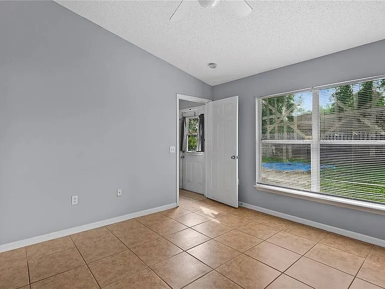 568 Kingfisher Dr — Photo 16