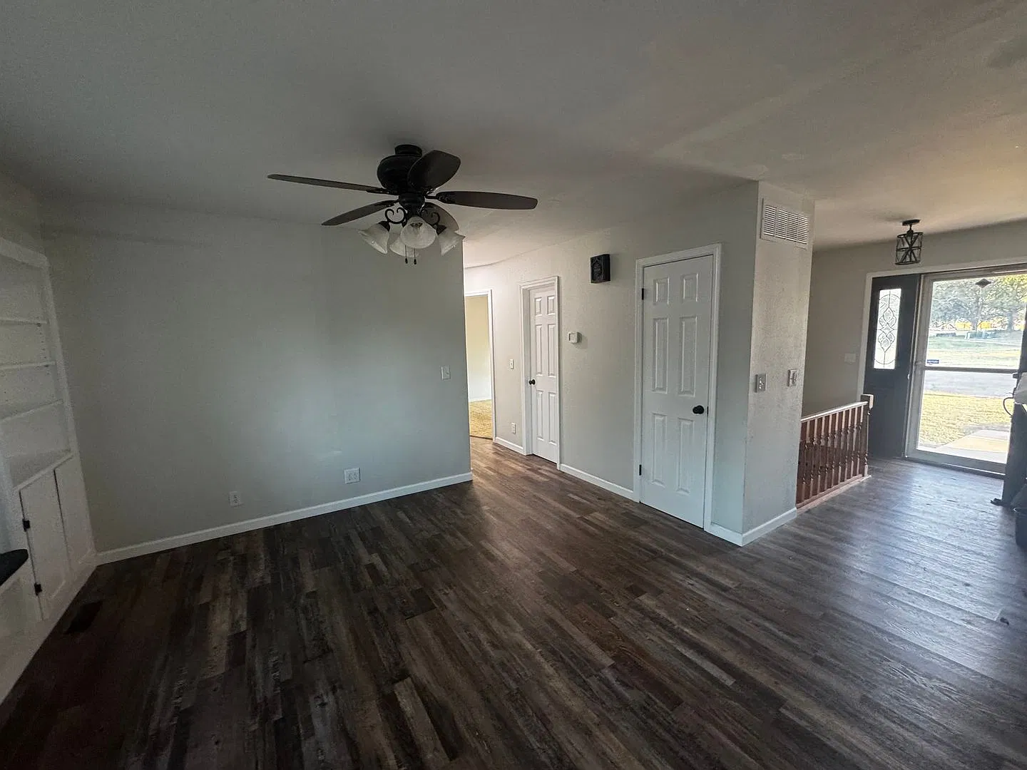 146 N Tarabury Ln — Photo 2