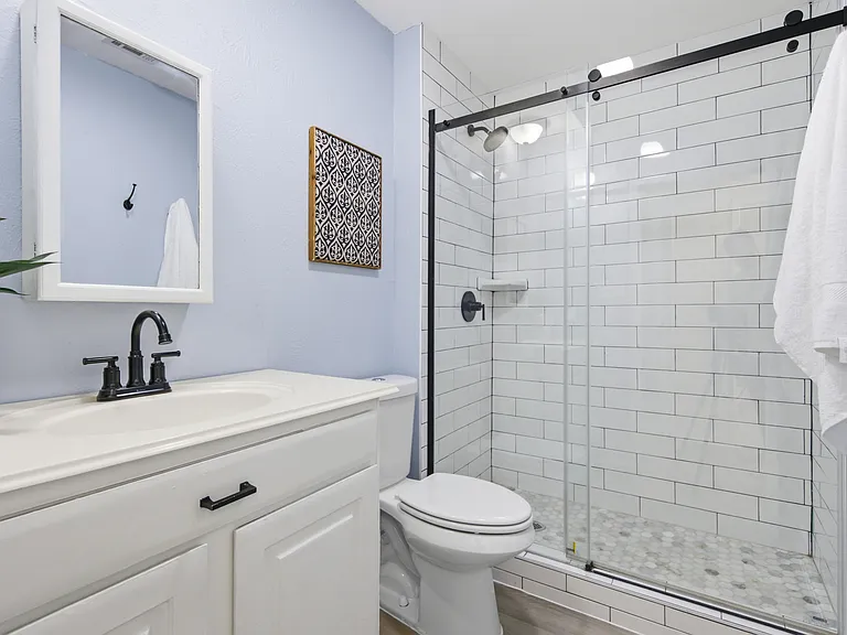 6100 Calmar Cv #1 — Photo 3