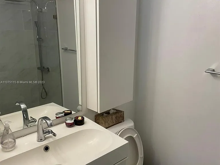 753 Michigan Ave #2E — Photo 10