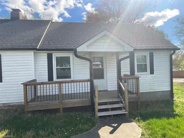 7910 Reynolda Rd, Pfafftown, NC 27040