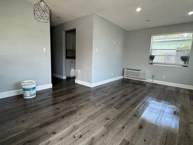 921 NE 22nd Dr — Photo 13