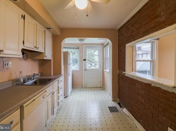 551 Jansen Ave, Essington, PA 19029