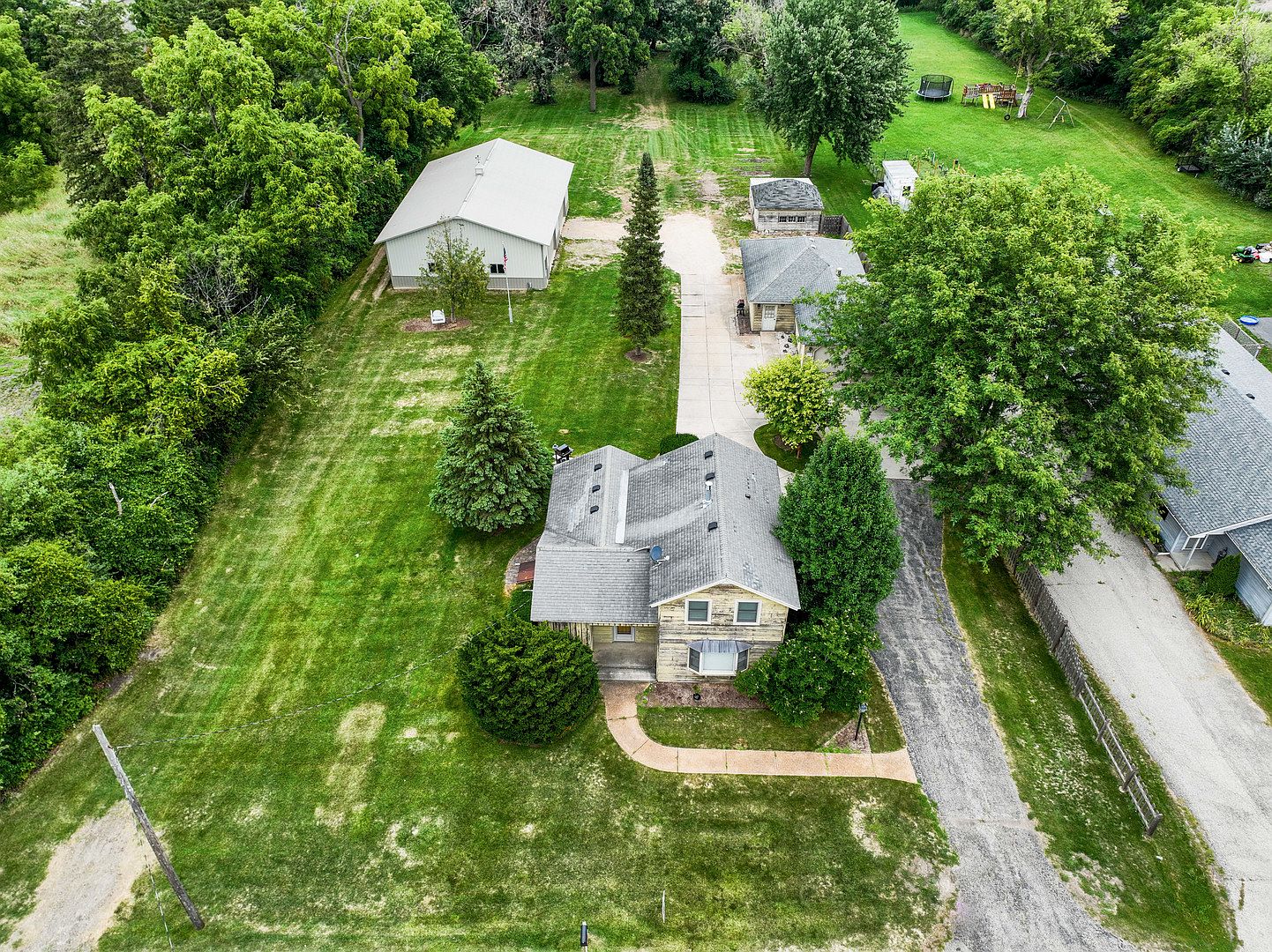 822 Washington St, Woodstock, IL 60098 | Zillow