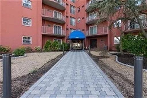 1 bed, 1.0 bath, 820 sqft, $2,100 — Photo 1