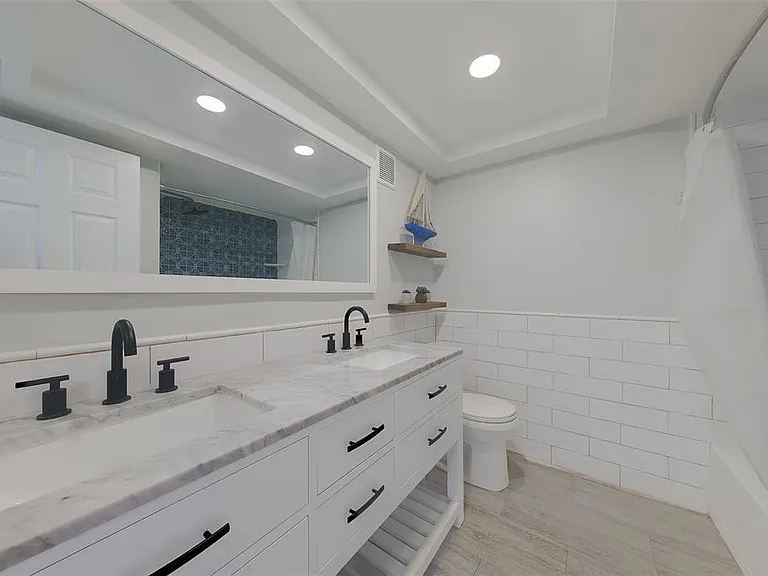 10215 Regal Dr #4 — Photo 32