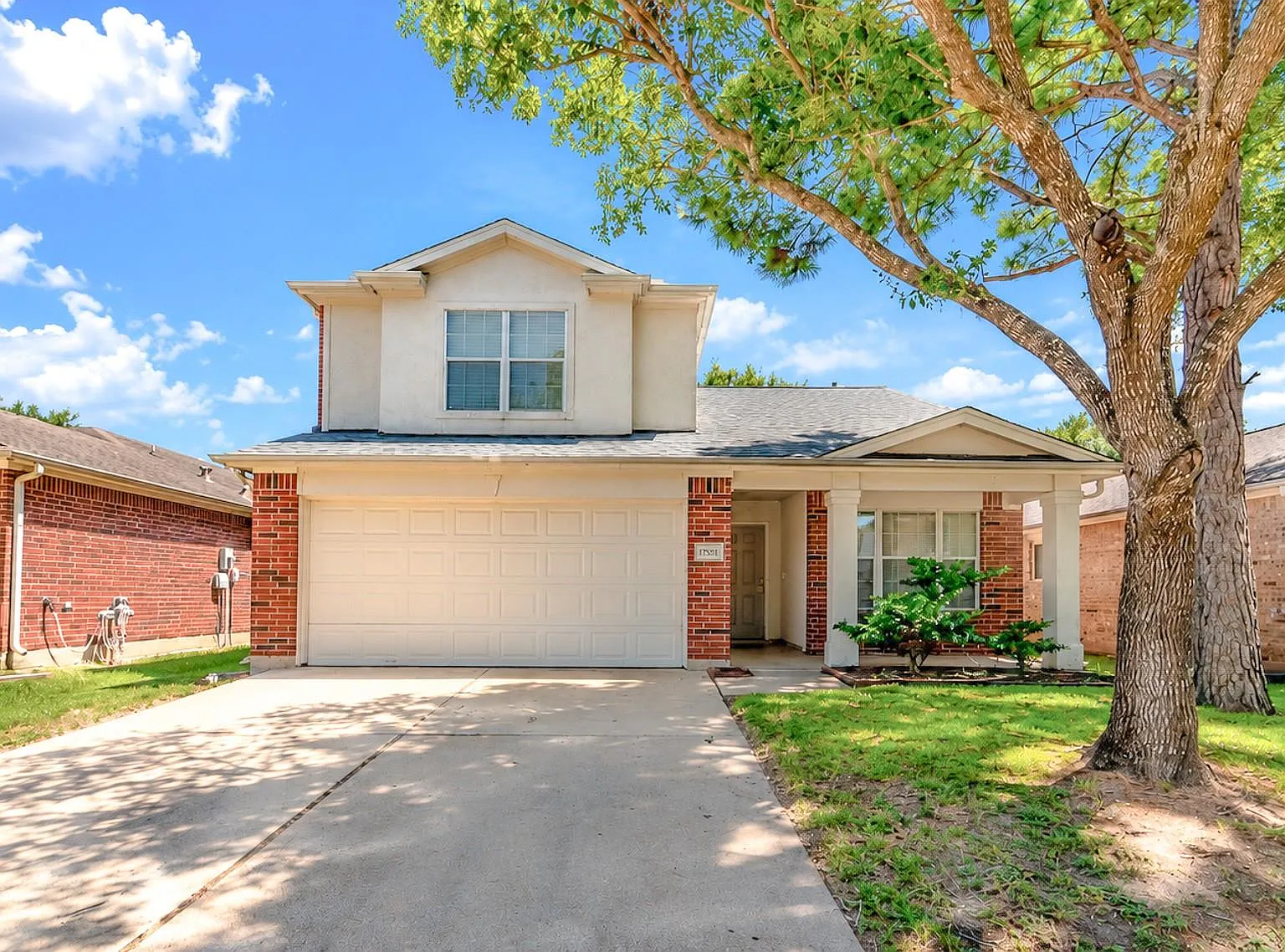 4 bed, 2.5 bath, 2180 sqft, $2,100 — Photo 2